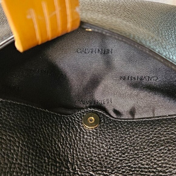 Calvin Klein Leather Pebbled Leather Bag with Gold Chain and Flat Black Leather - Picture 4 of 7